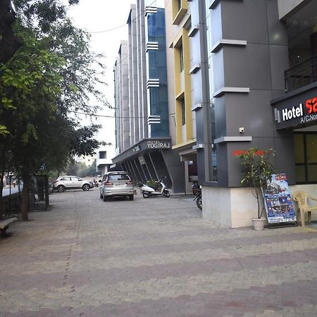 Hotel Sai Vishwa シルディ エクステリア 写真