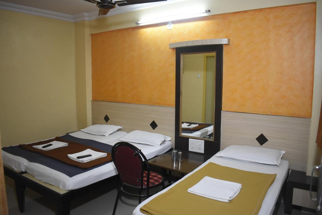 Hotel Sai Vishwa シルディ エクステリア 写真