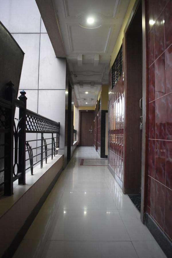Hotel Sai Vishwa シルディ エクステリア 写真