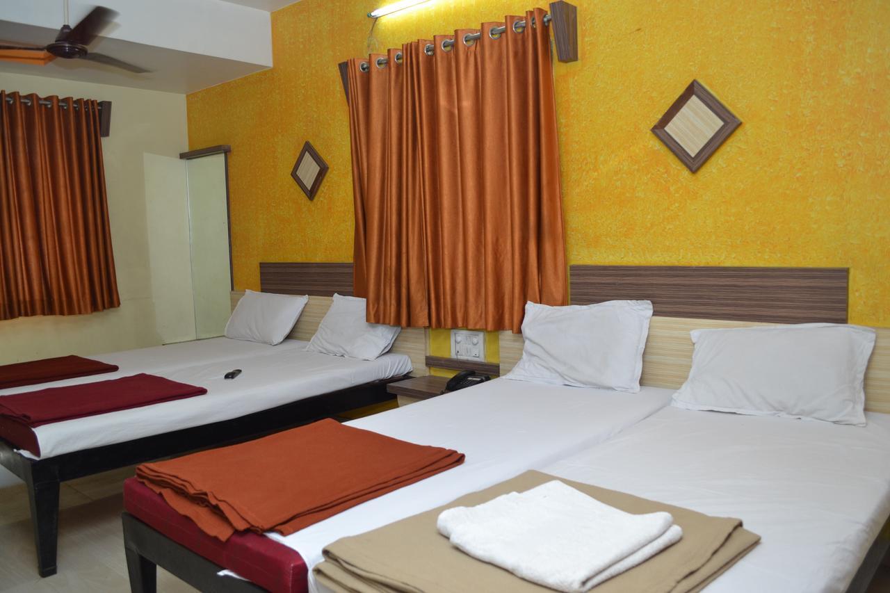 Hotel Sai Vishwa シルディ エクステリア 写真