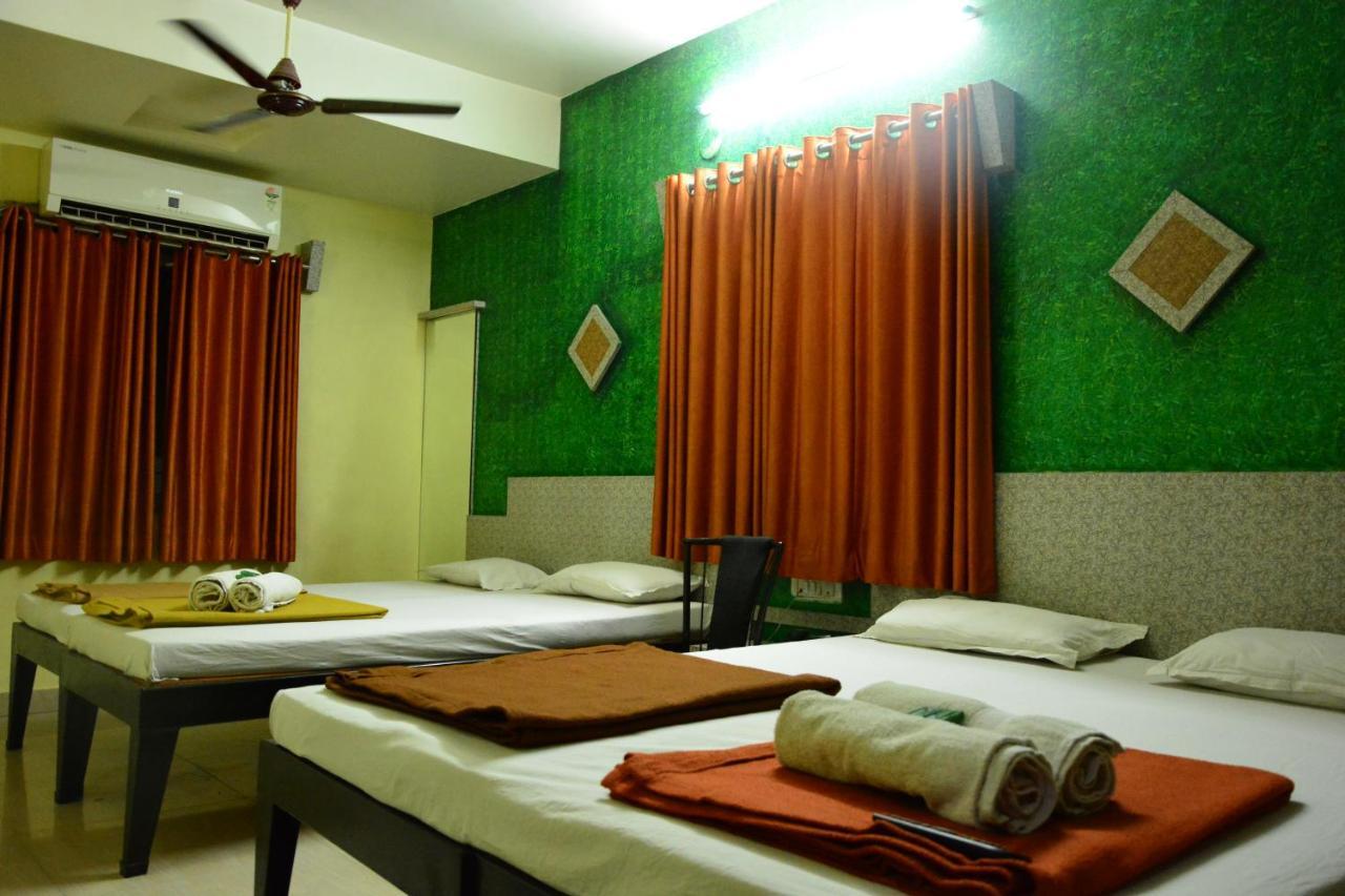 Hotel Sai Vishwa シルディ エクステリア 写真